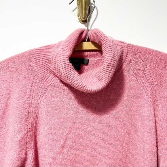 J. Crew Side Slit Supersoft Turtleneck Sweater Size Medium Pink Merino Wool - Picture 12 of 15